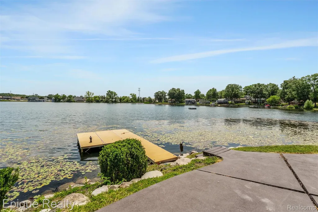 800 Kimberly Orion Charter Township MI 48362