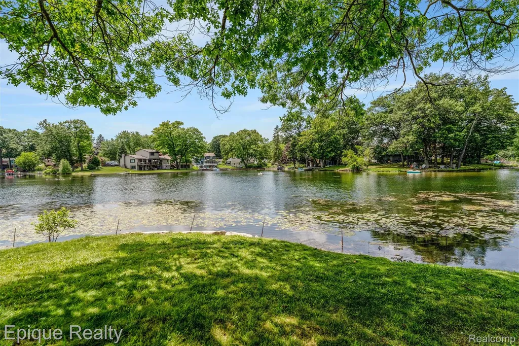 800 Kimberly Orion Charter Township MI 48362