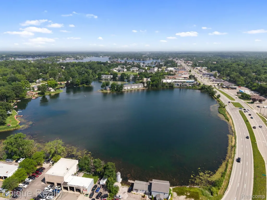 800 Kimberly Orion Charter Township MI 48362
