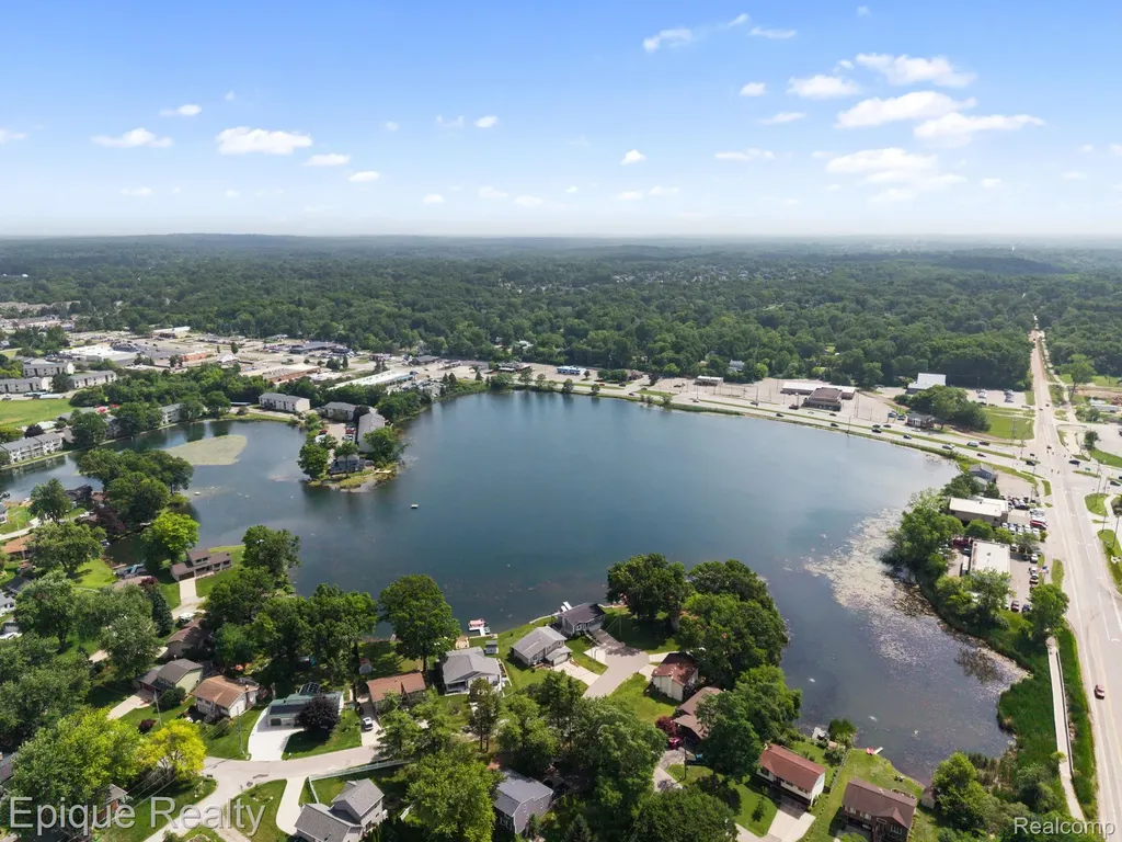 800 Kimberly Orion Charter Township MI 48362
