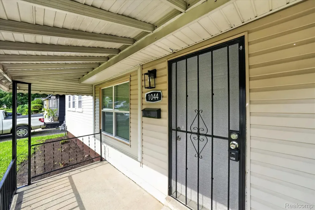 1044 Magnolia Drive Inkster City MI 48141