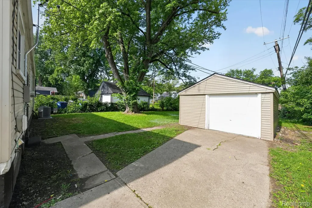 1044 Magnolia Drive Inkster City MI 48141