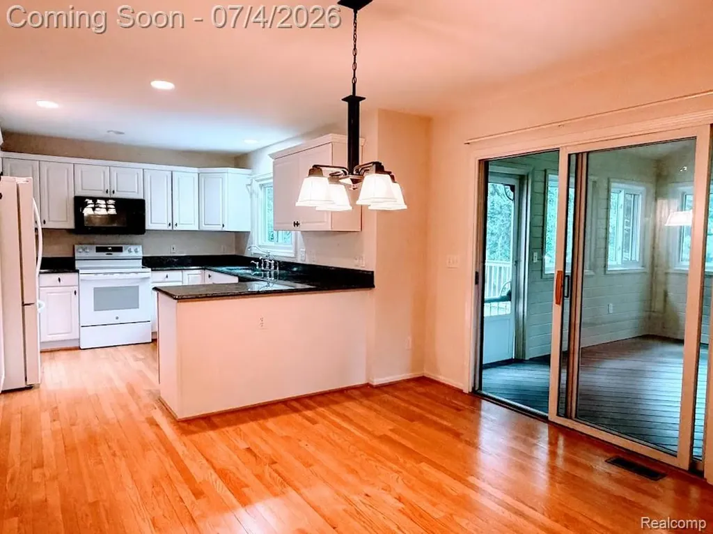 10928 Sunny Ridge Court Hamburg Township MI 48169
