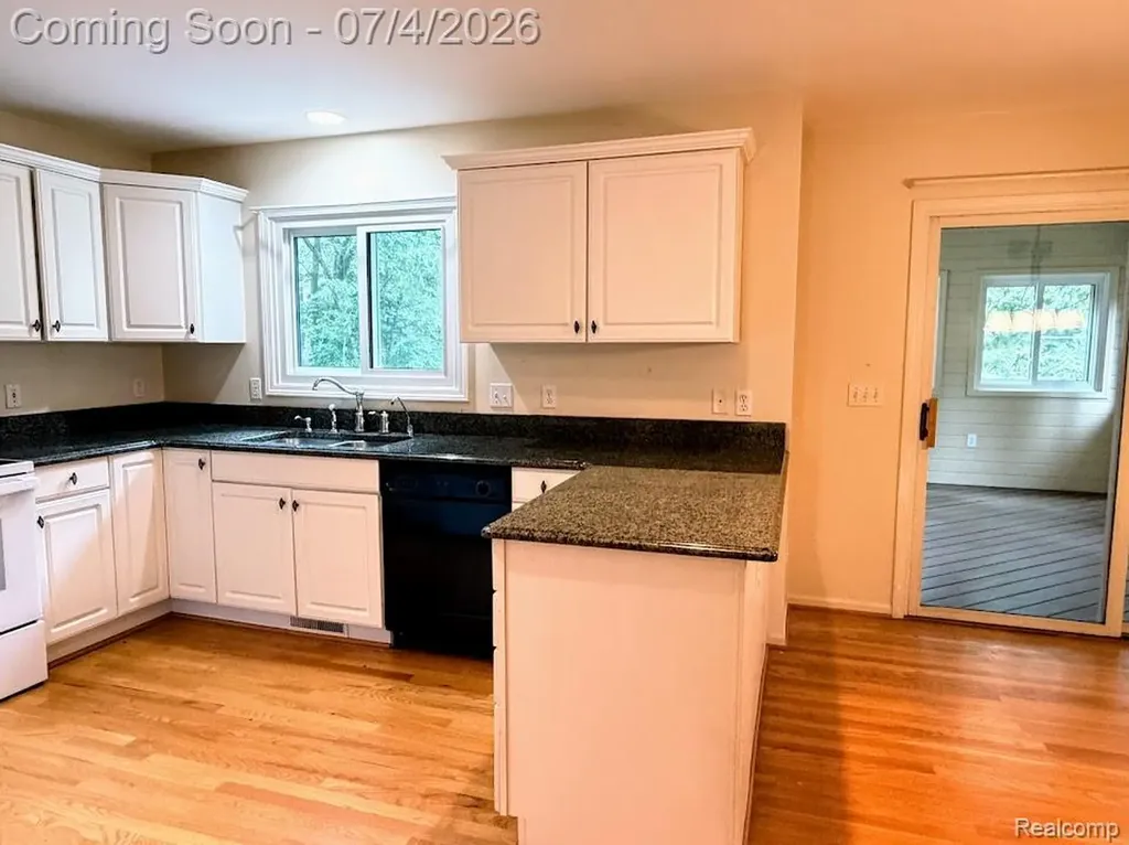 10928 Sunny Ridge Court Hamburg Township MI 48169