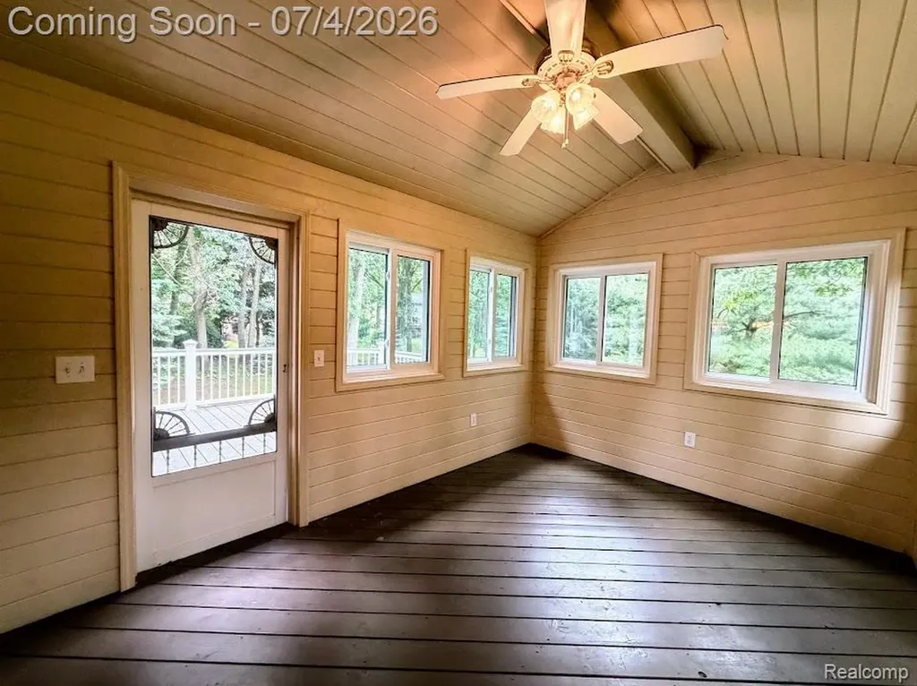 10928 Sunny Ridge Court Hamburg Township MI 48169