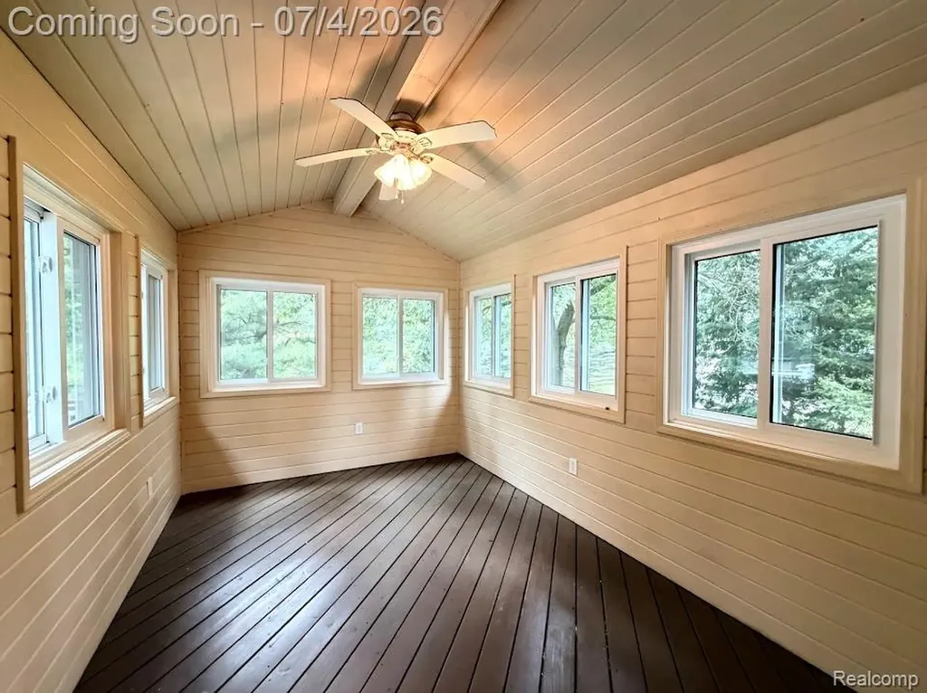 10928 Sunny Ridge Court Hamburg Township MI 48169