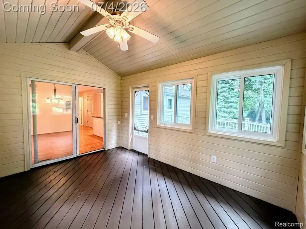 10928 Sunny Ridge Court Hamburg Township MI 48169