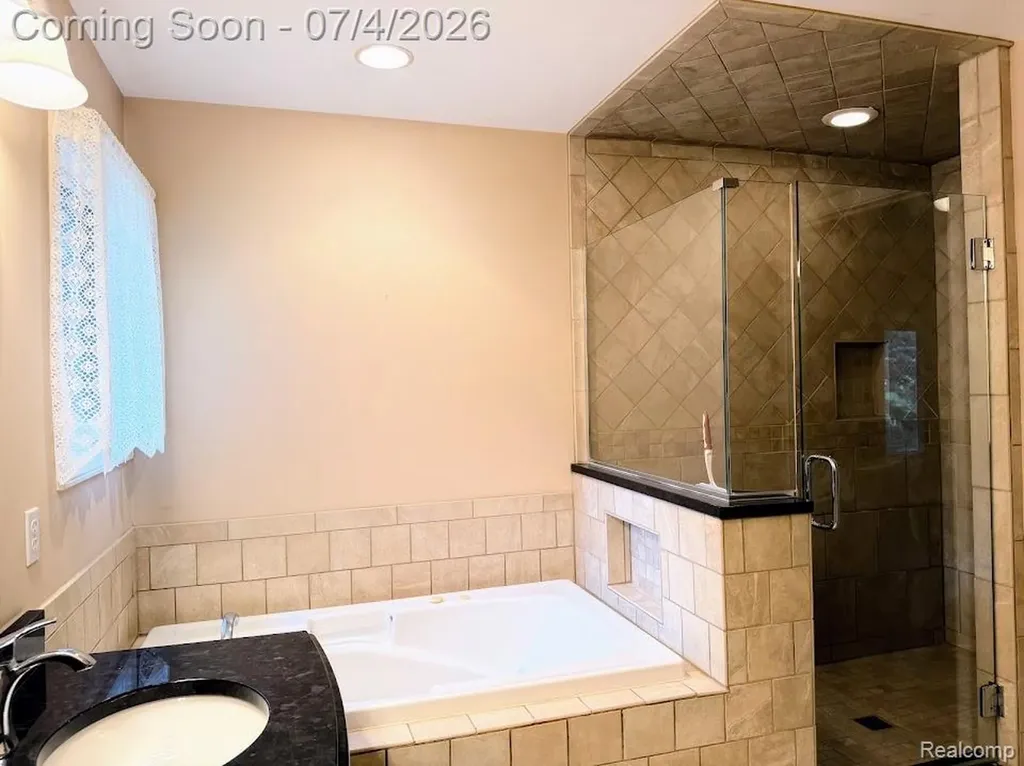 10928 Sunny Ridge Court Hamburg Township MI 48169