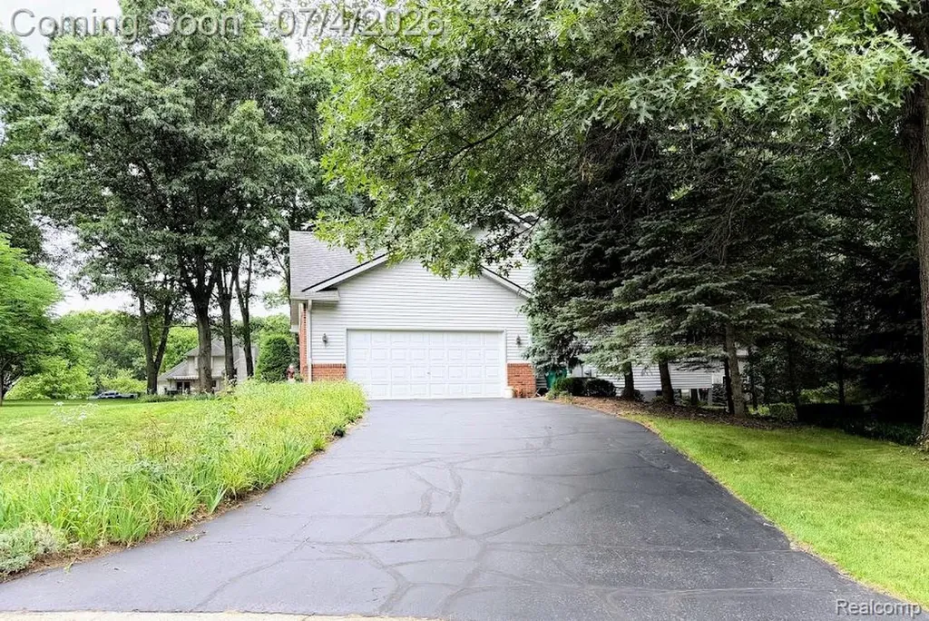 10928 Sunny Ridge Court Hamburg Township MI 48169