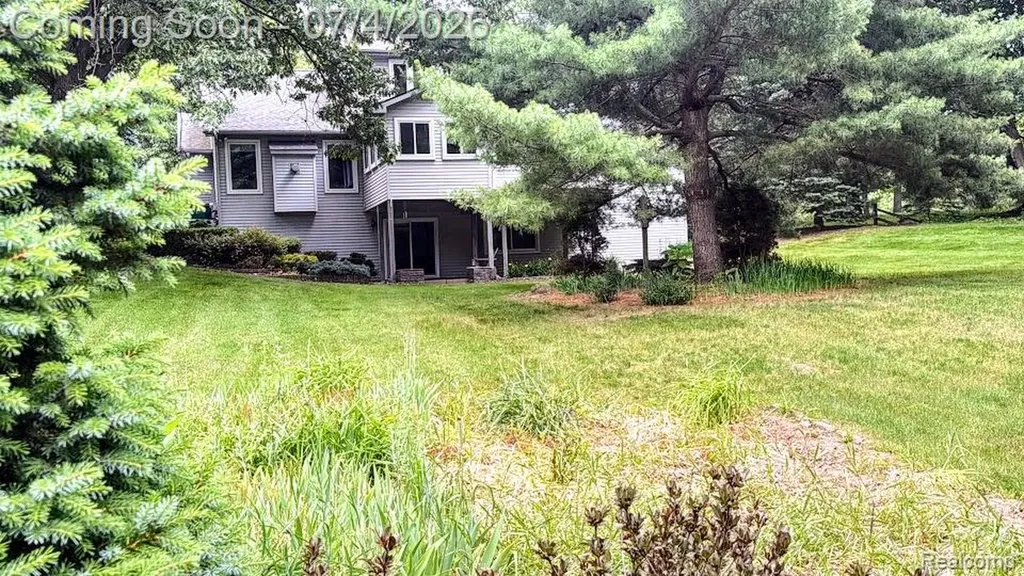 10928 Sunny Ridge Court Hamburg Township MI 48169