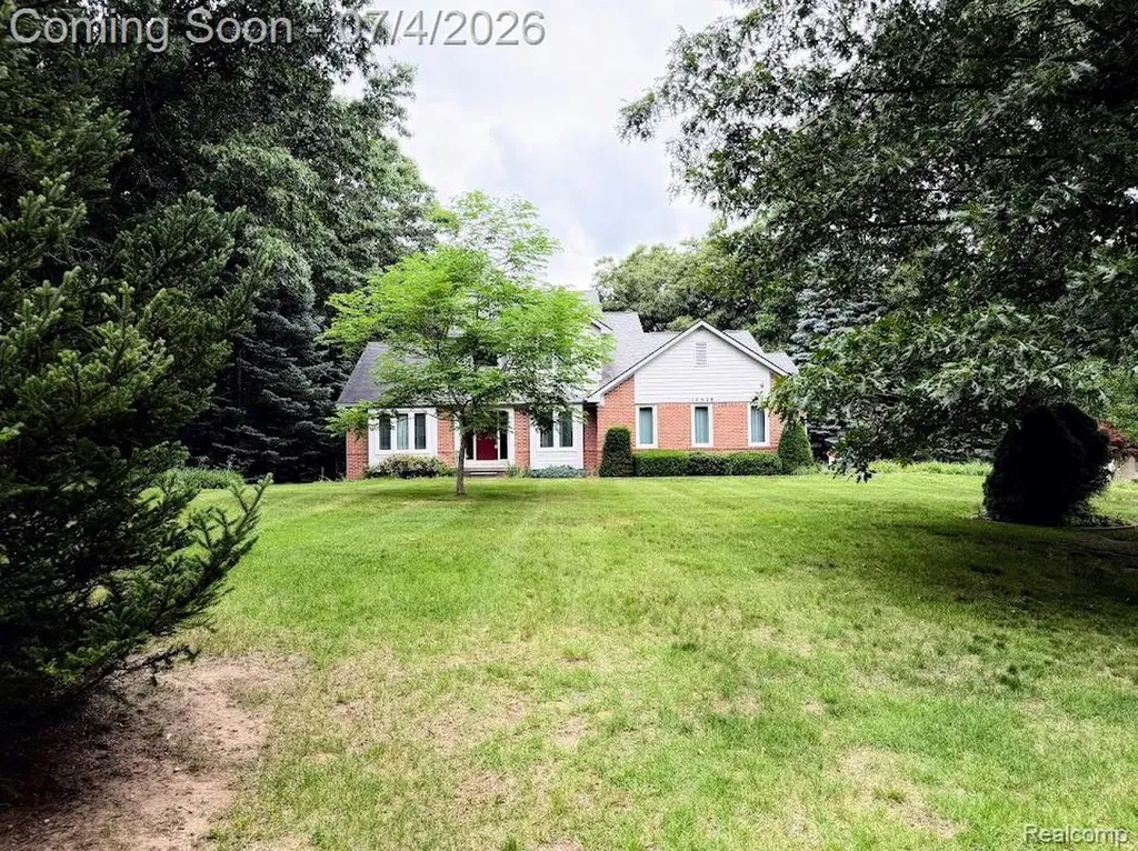 10928 Sunny Ridge Court Hamburg Township MI 48169