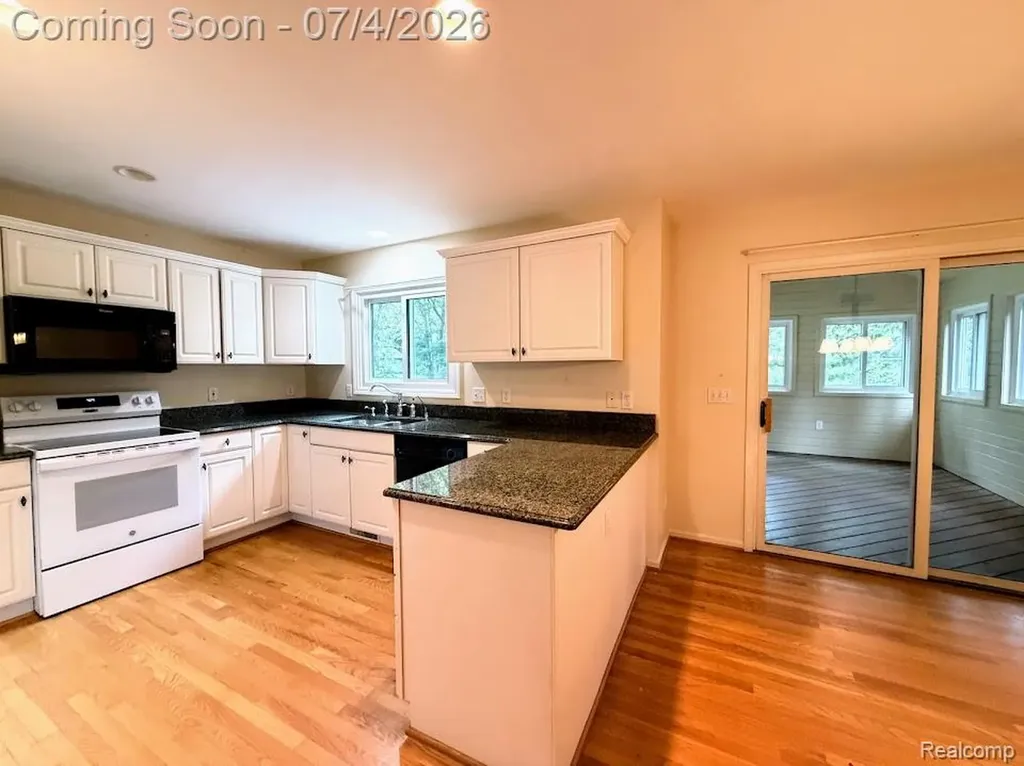 10928 Sunny Ridge Court Hamburg Township MI 48169