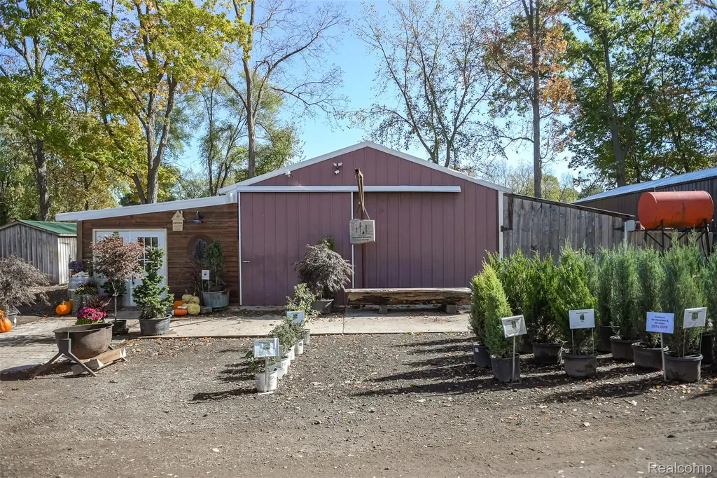 2076 Seymour Lake Road Brandon Charter Township MI 48462