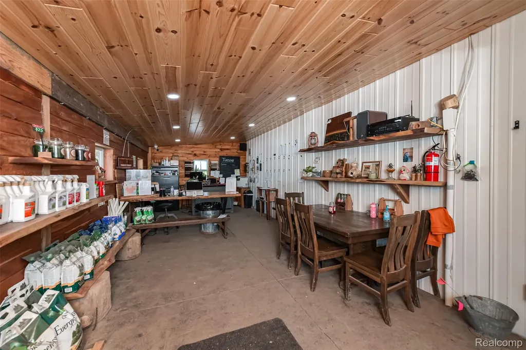 2076 Seymour Lake Road Brandon Charter Township MI 48462