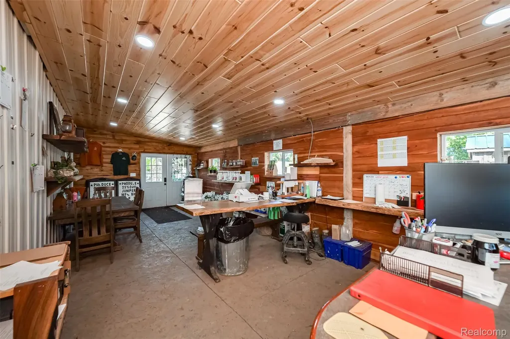 2076 Seymour Lake Road Brandon Charter Township MI 48462