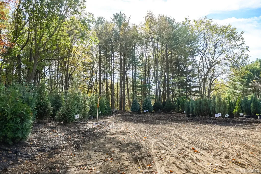 2076 Seymour Lake Road Brandon Charter Township MI 48462