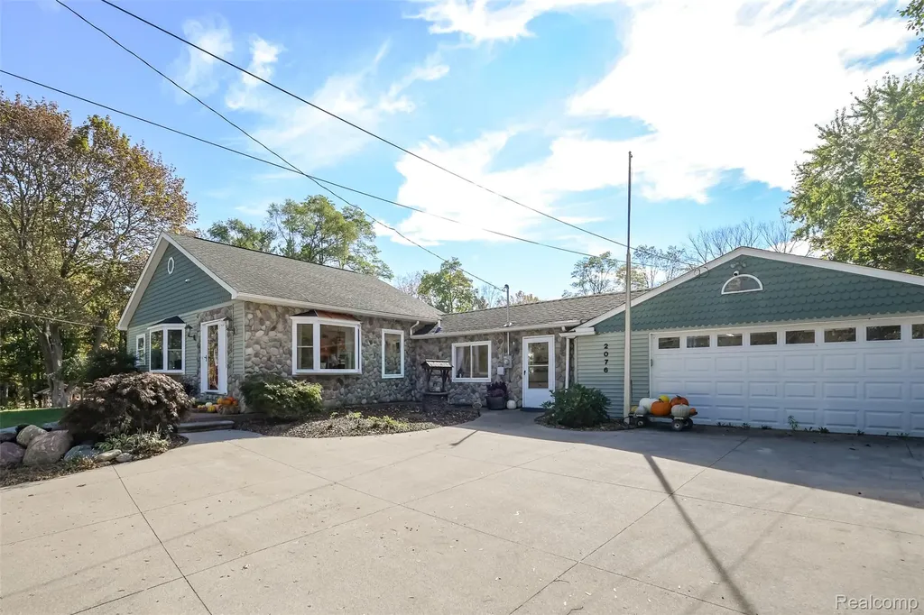 2076 Seymour Lake Road Brandon Charter Township MI 48462