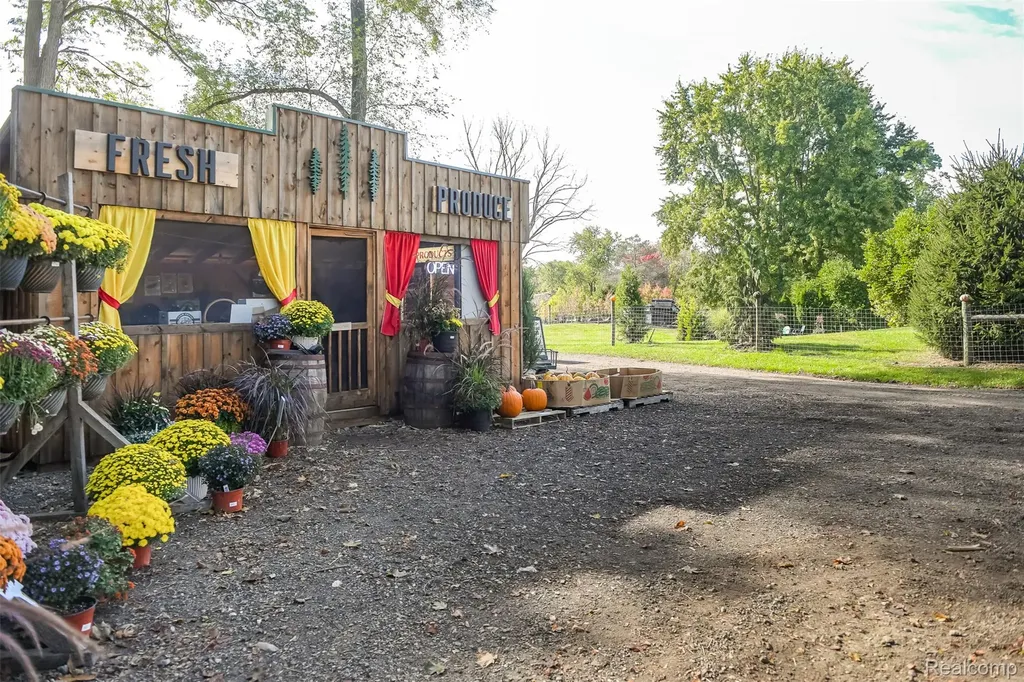 2076 Seymour Lake Road Brandon Charter Township MI 48462