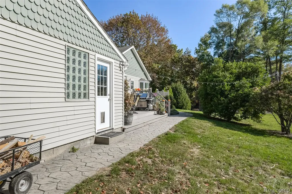 2076 Seymour Lake Road Brandon Charter Township MI 48462