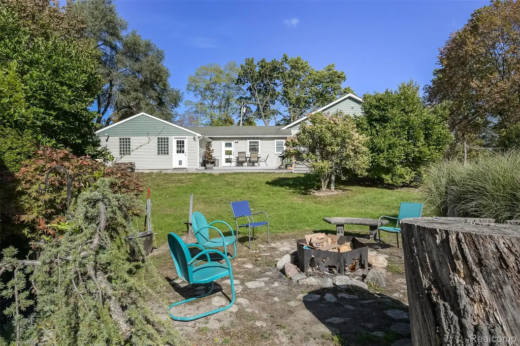 2076 Seymour Lake Road Brandon Charter Township MI 48462