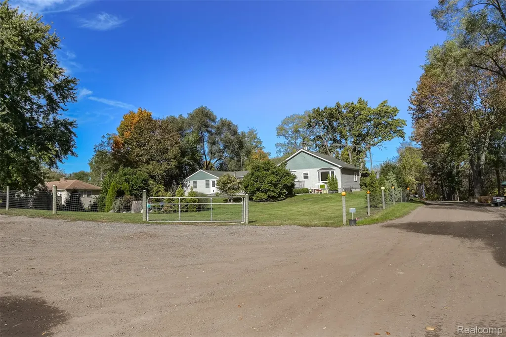 2076 Seymour Lake Road Brandon Charter Township MI 48462