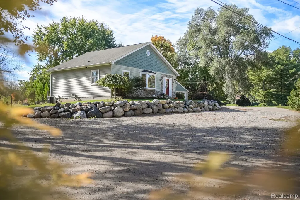 2076 Seymour Lake Road Brandon Charter Township MI 48462