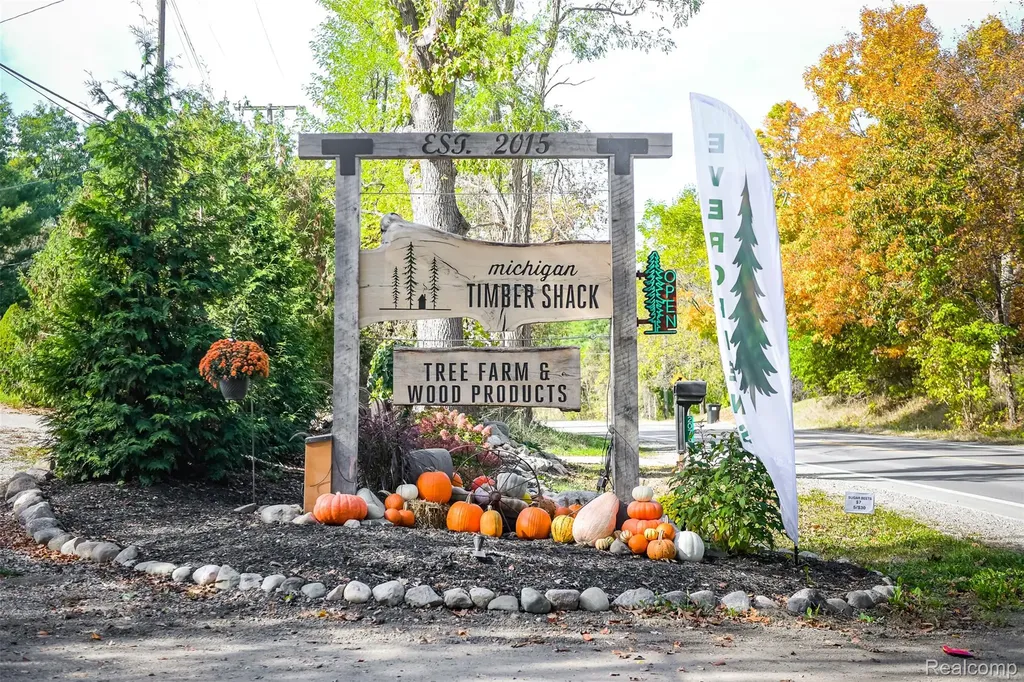 2076 Seymour Lake Road Brandon Charter Township MI 48462