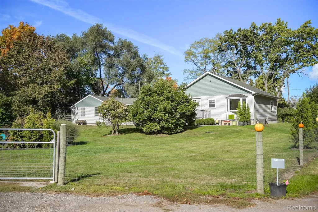 2076 Seymour Lake Road Brandon Charter Township MI 48462