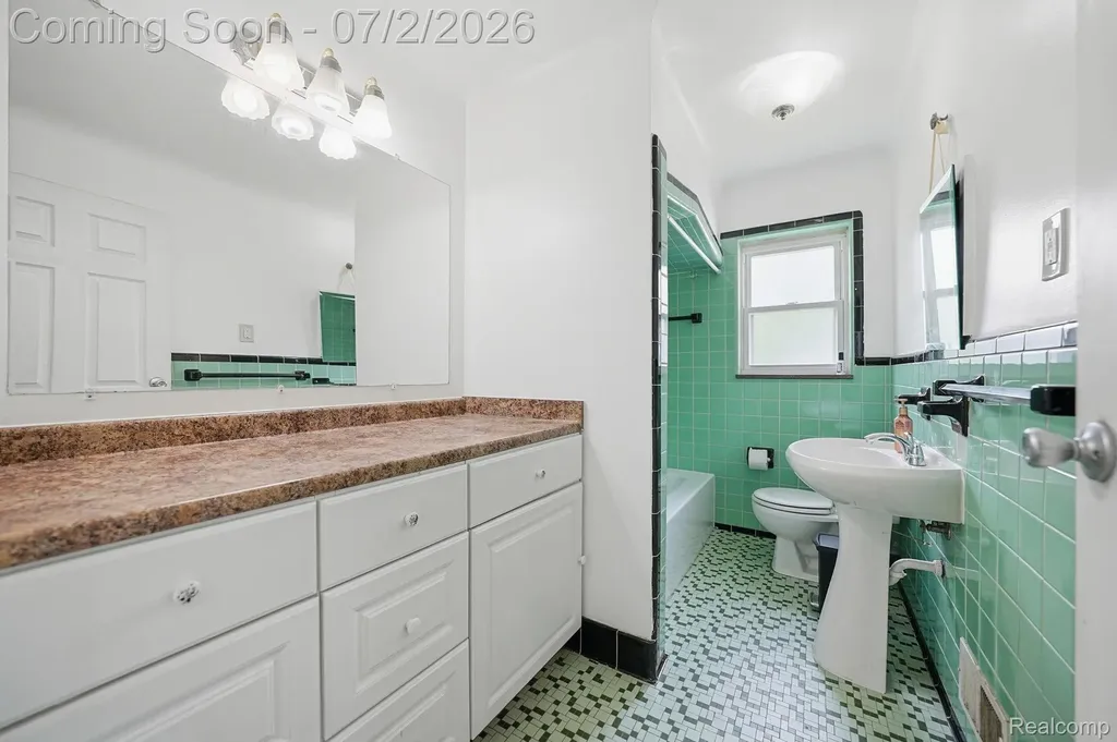 14845 Shirley Avenue Warren City MI 48089