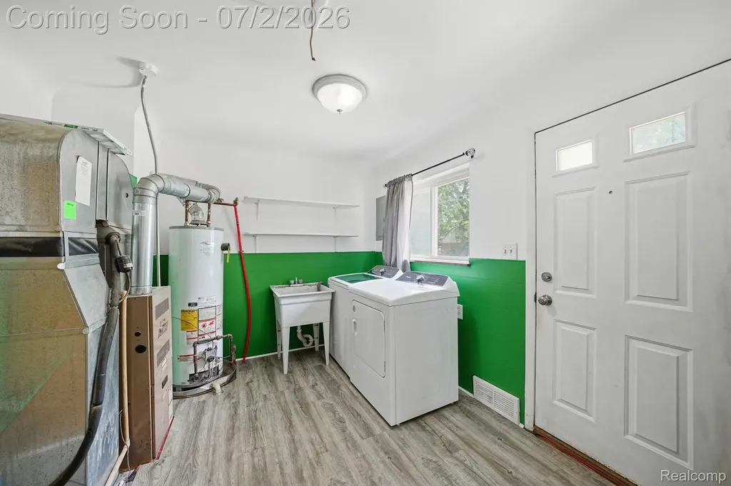 14845 Shirley Avenue Warren City MI 48089