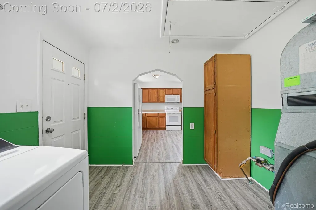 14845 Shirley Avenue Warren City MI 48089