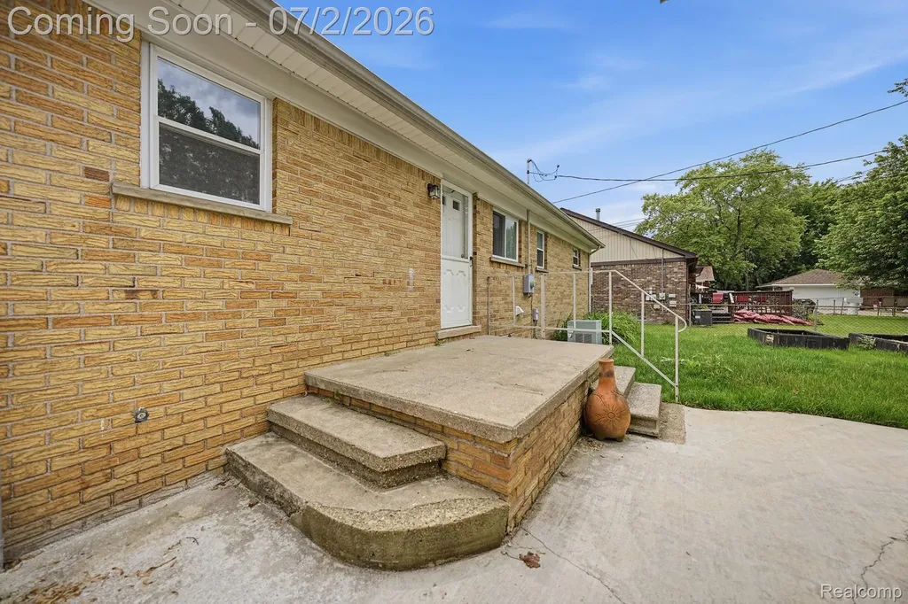 14845 Shirley Avenue Warren City MI 48089