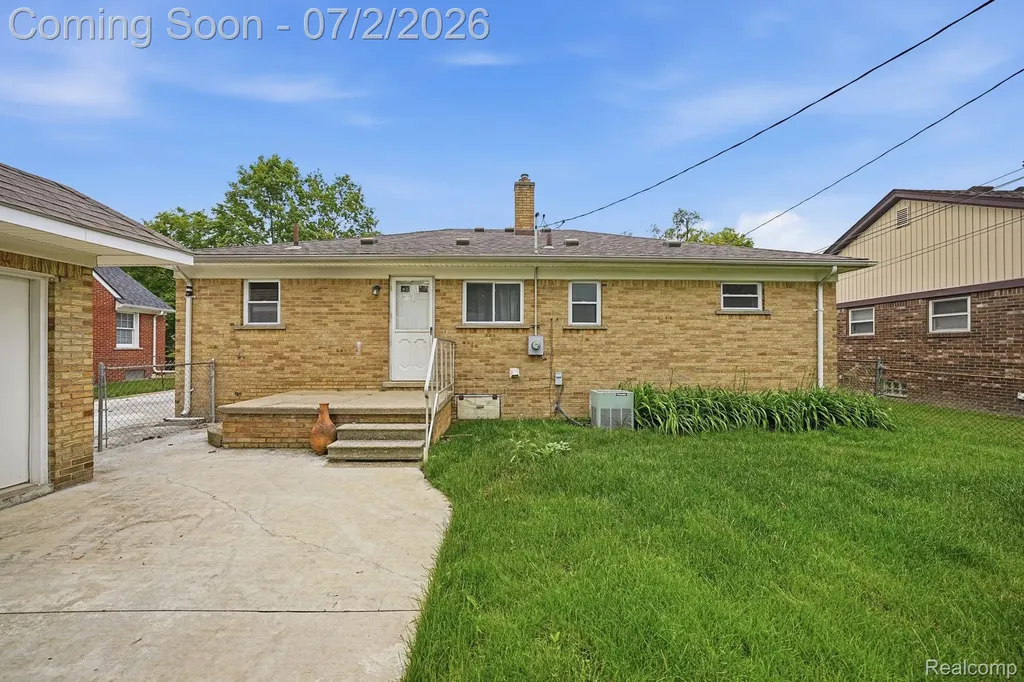 14845 Shirley Avenue Warren City MI 48089