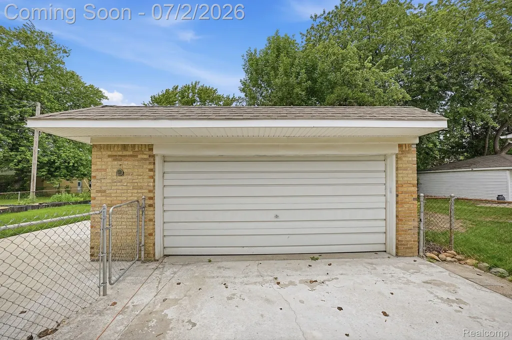 14845 Shirley Avenue Warren City MI 48089