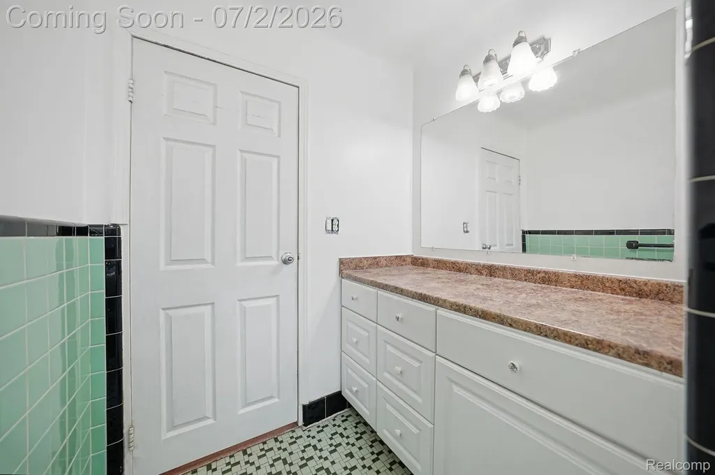 14845 Shirley Avenue Warren City MI 48089
