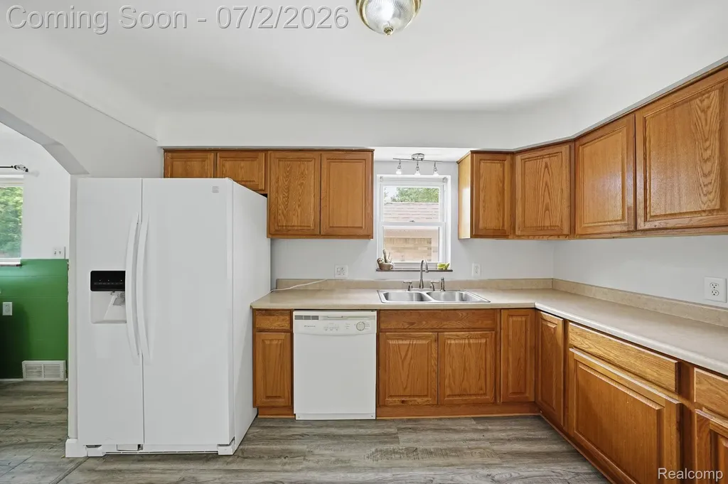 14845 Shirley Avenue Warren City MI 48089