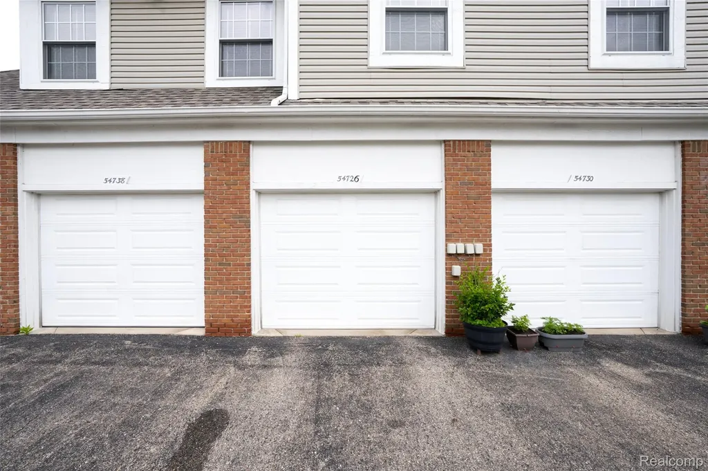 54726 Monarch Drive Shelby Charter Township MI 48316