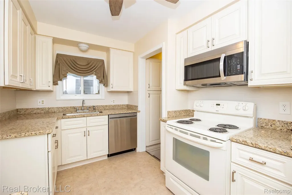 1919 Fern Street Royal Oak City MI 48073