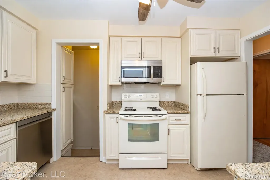 1919 Fern Street Royal Oak City MI 48073