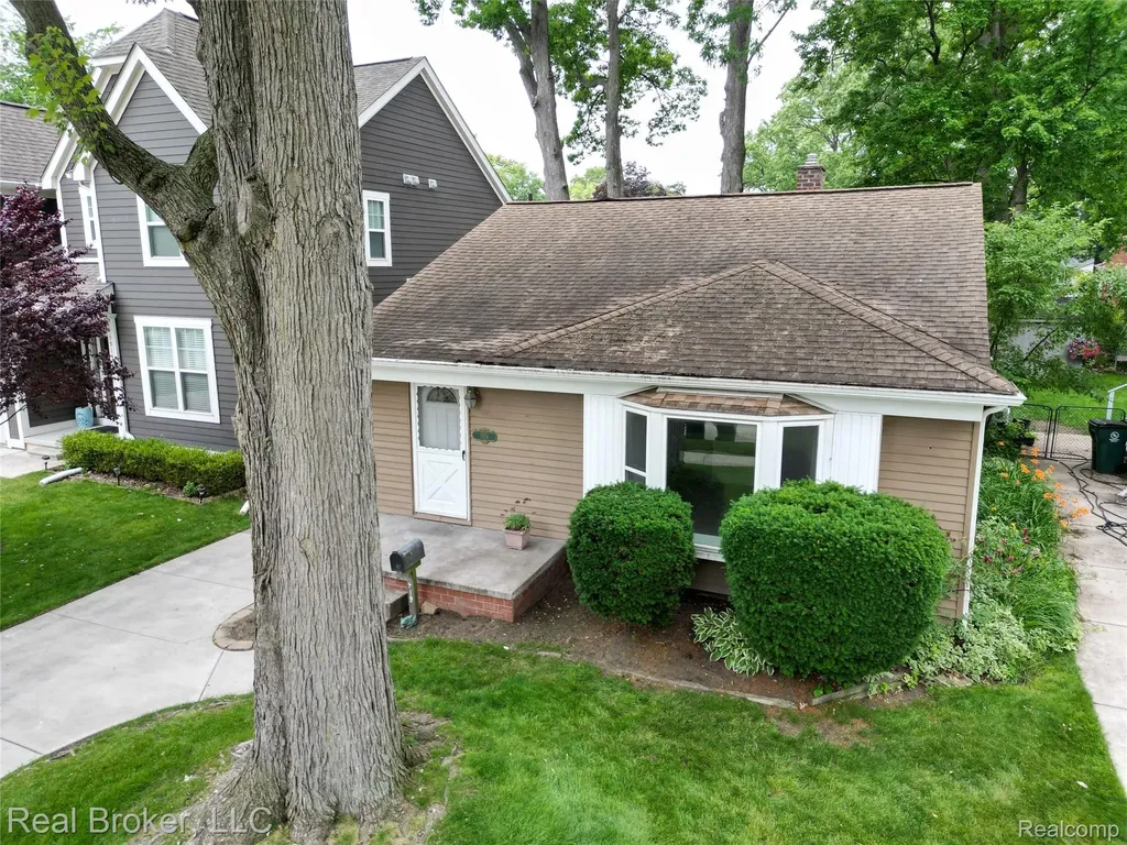 1919 Fern Street Royal Oak City MI 48073