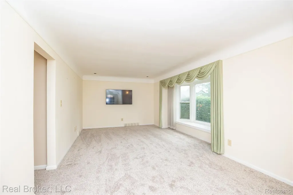 1919 Fern Street Royal Oak City MI 48073