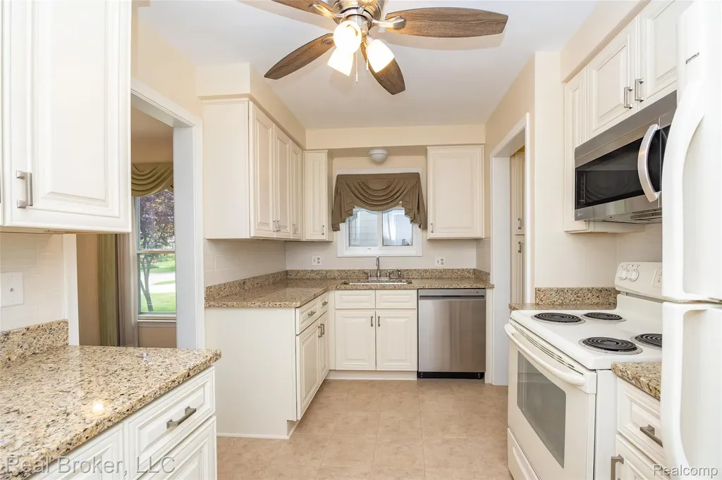1919 Fern Street Royal Oak City MI 48073