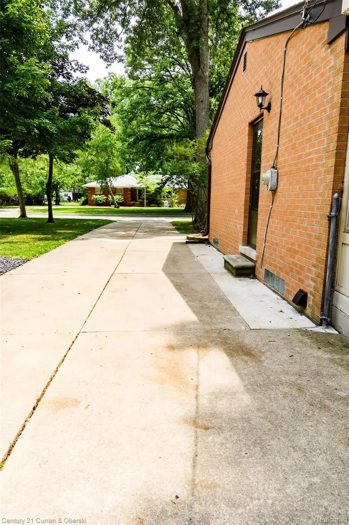 16100 Kennebec Street Southgate City MI 48195