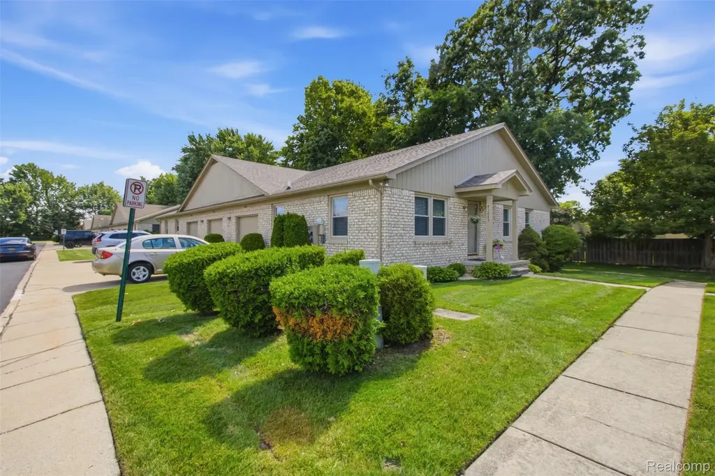 41837 King Edward Court Clinton Charter Township MI 48038