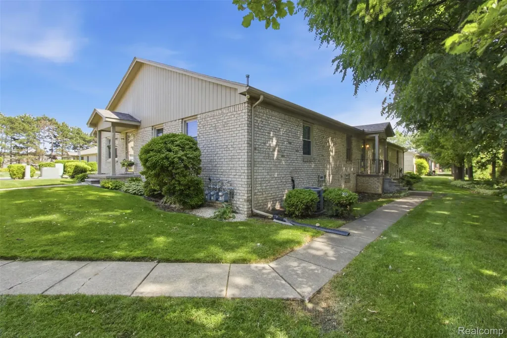 41837 King Edward Court Clinton Charter Township MI 48038