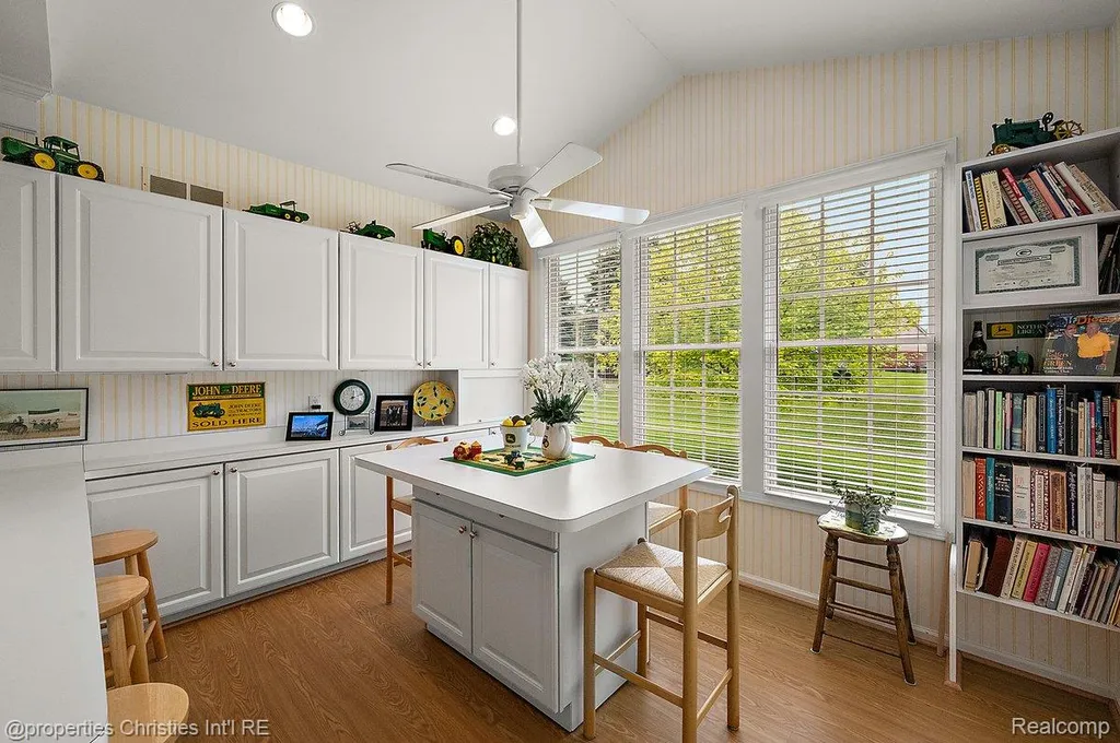 1946 Dunham Drive Rochester City MI 48306