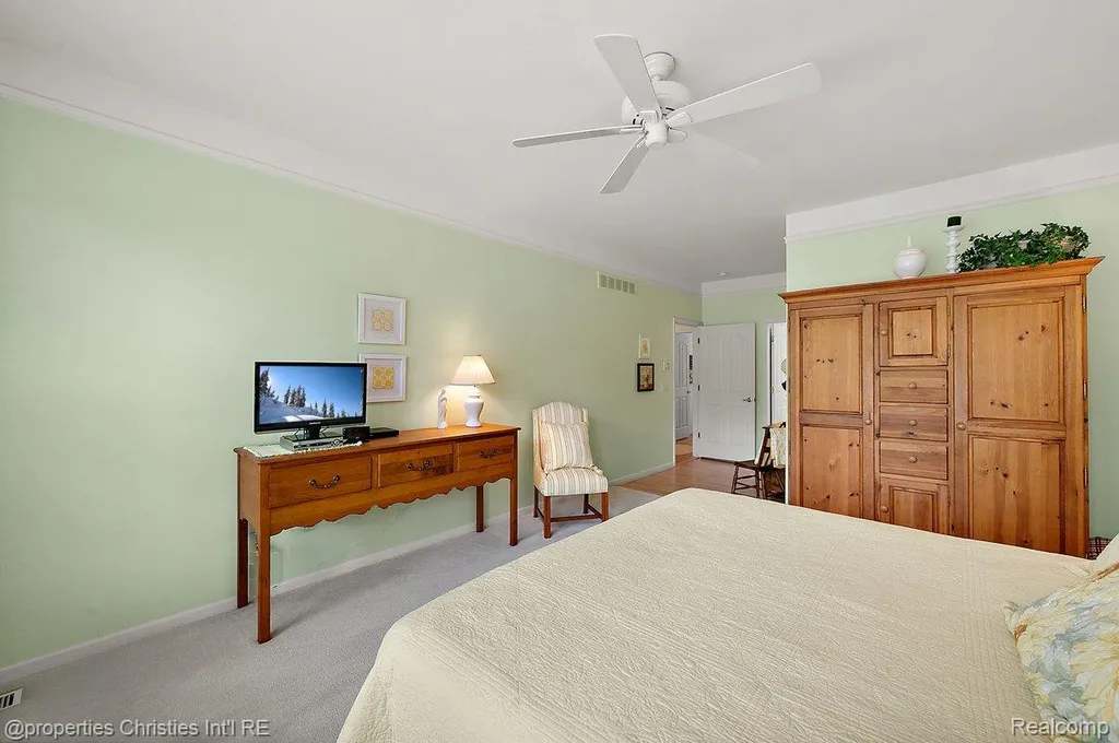 1946 Dunham Drive Rochester City MI 48306
