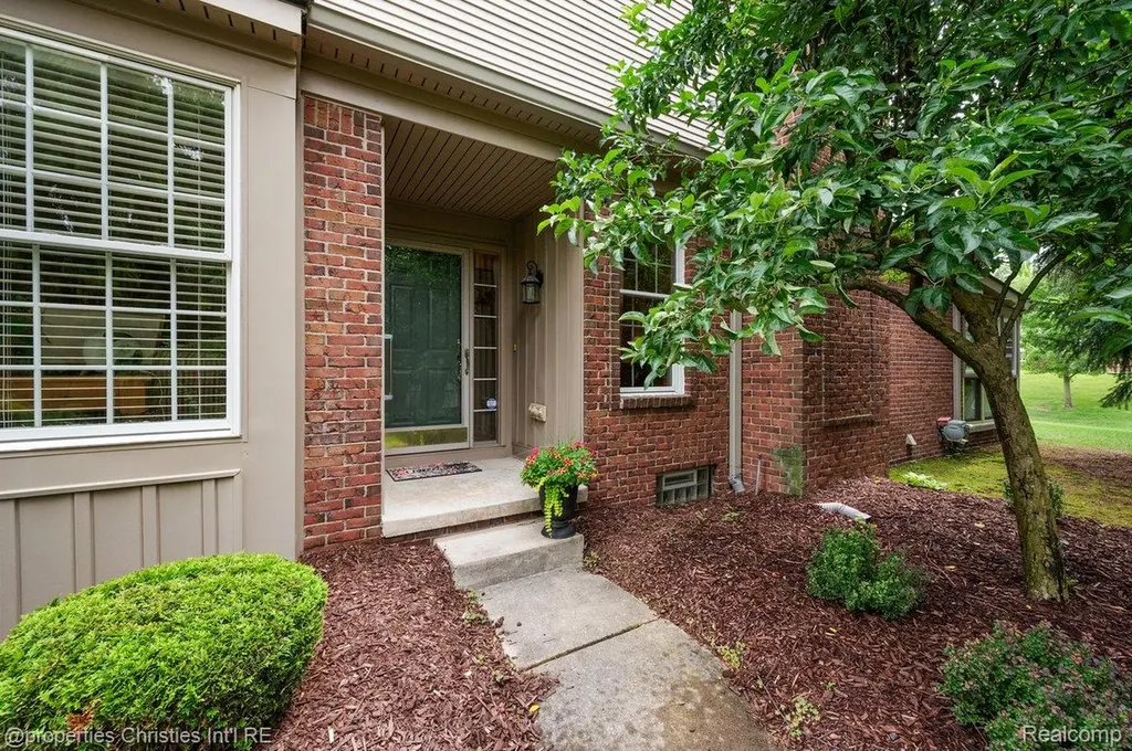 1946 Dunham Drive Rochester City MI 48306