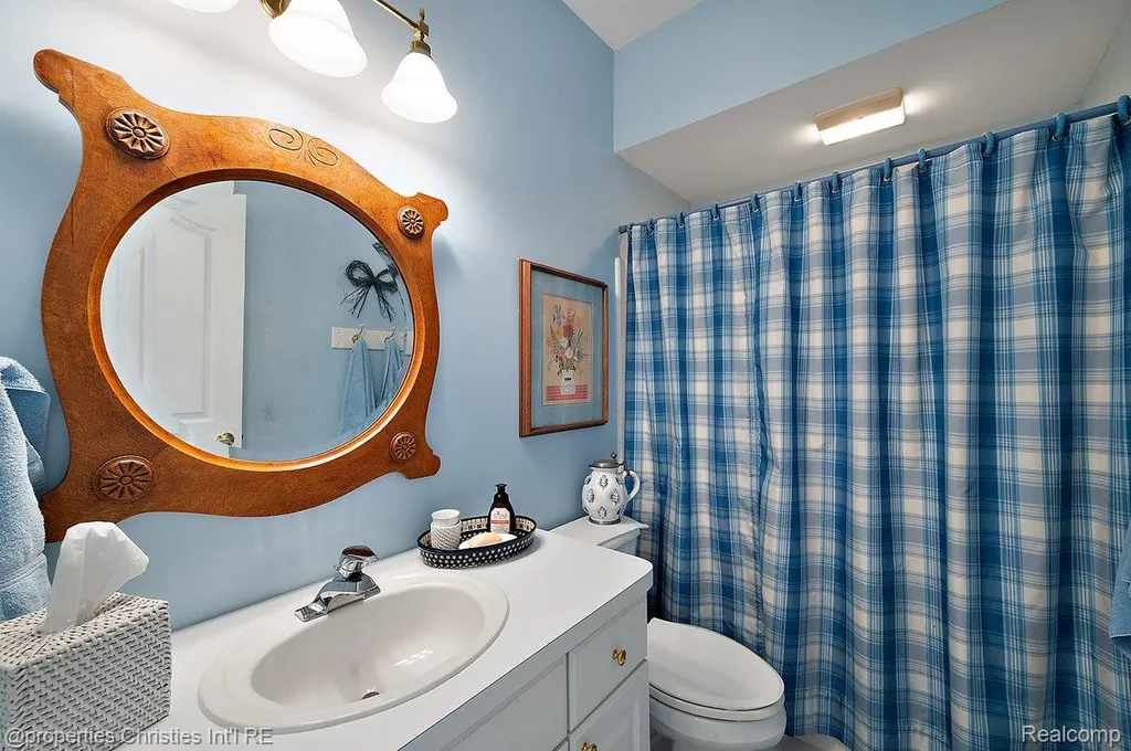 1946 Dunham Drive Rochester City MI 48306