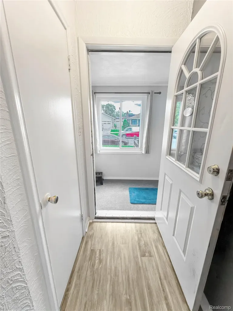 6907 Orchard Avenue Dearborn City MI 48126